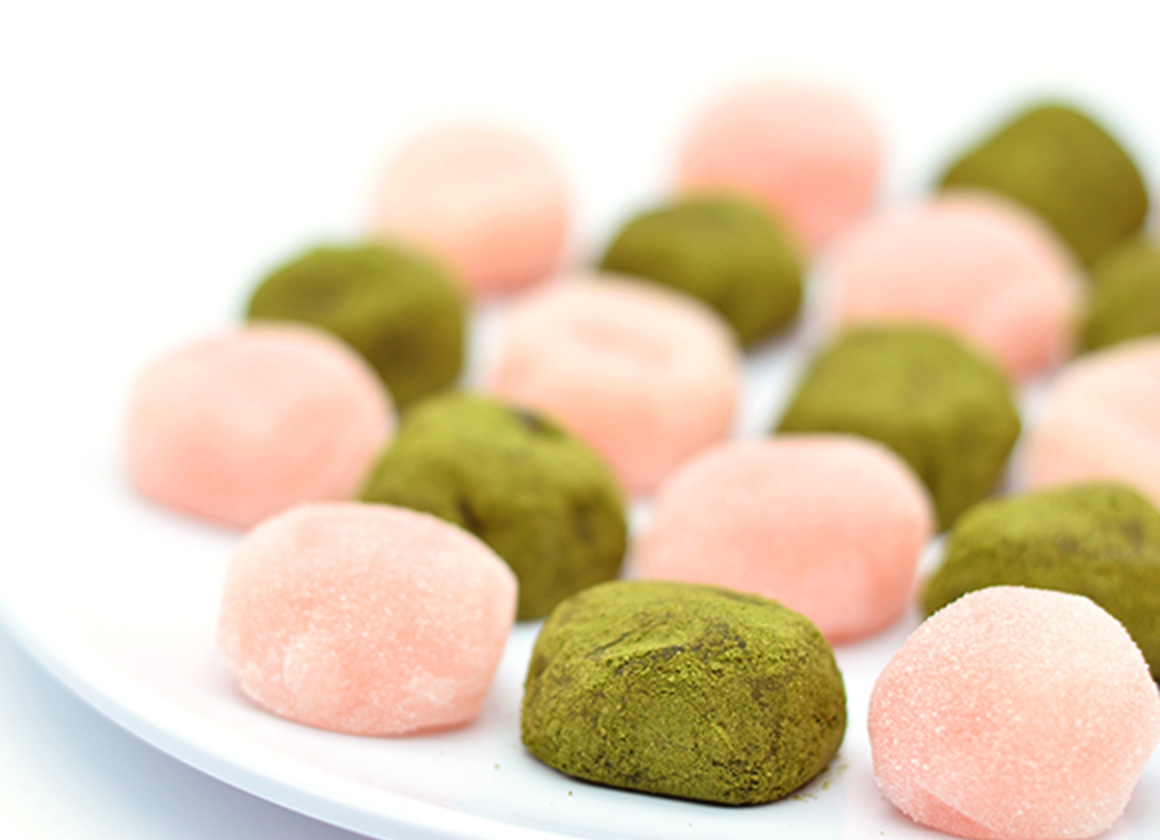 Mochi rice cake, matcha green tea and white peach