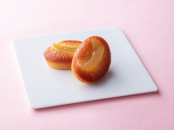 white peach financier madeliene type cake with white peach