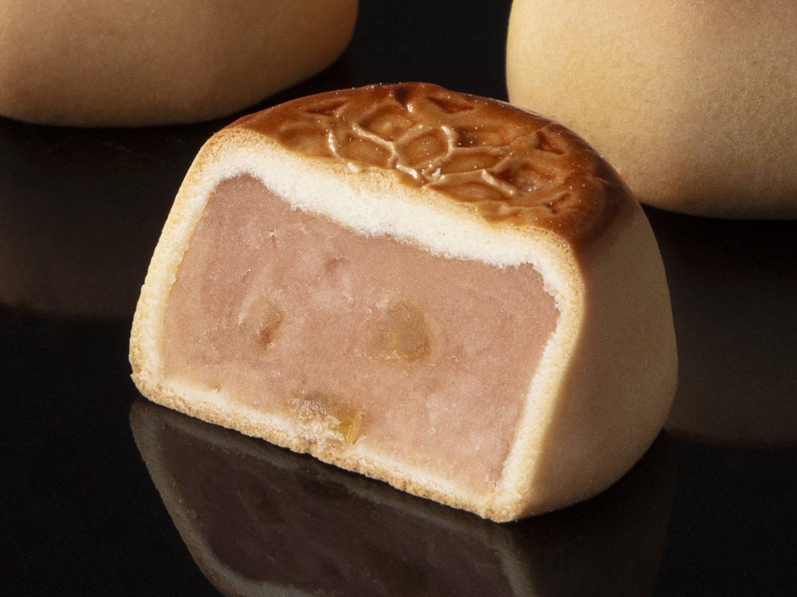 MID-AUTUMN GIFT BOX SMALL with WHITE PEACH MOONCAKE | Japanese Mooncake ...