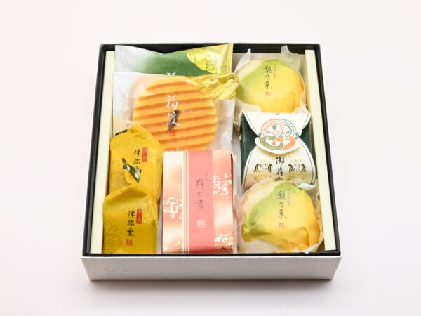 SEASONAL GIFT BOX MEDIUM