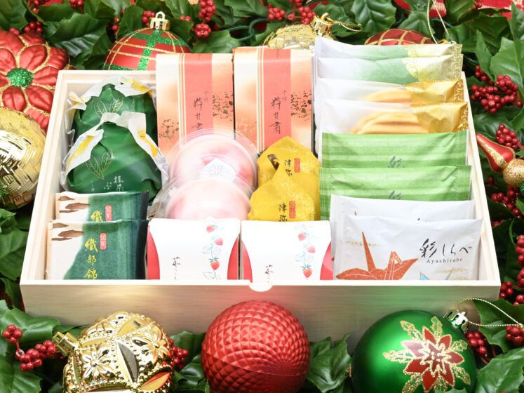 HOLIDAY GIFT BOX EXTRA LARGE 2025