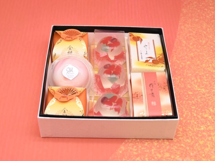 NEW YEAR GIFT BOX MEDIUM 2026