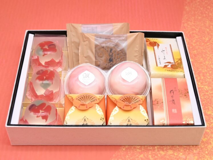 NEW YEAR GIFT BOX LARGE 2026