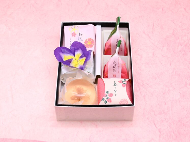 MOTHER'S DAY GIFT BOX SMALL 2026