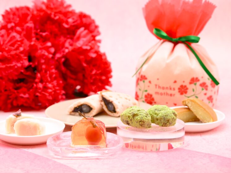 FLORAL MOTHER'S DAY GIFT BAG image