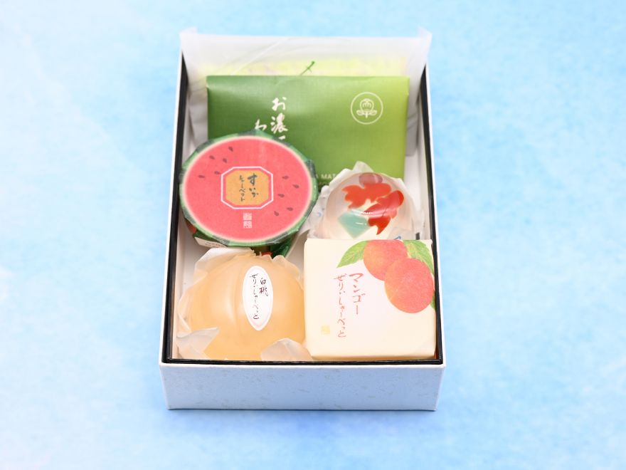 SUMMER GIFT BOX SMALL 2026