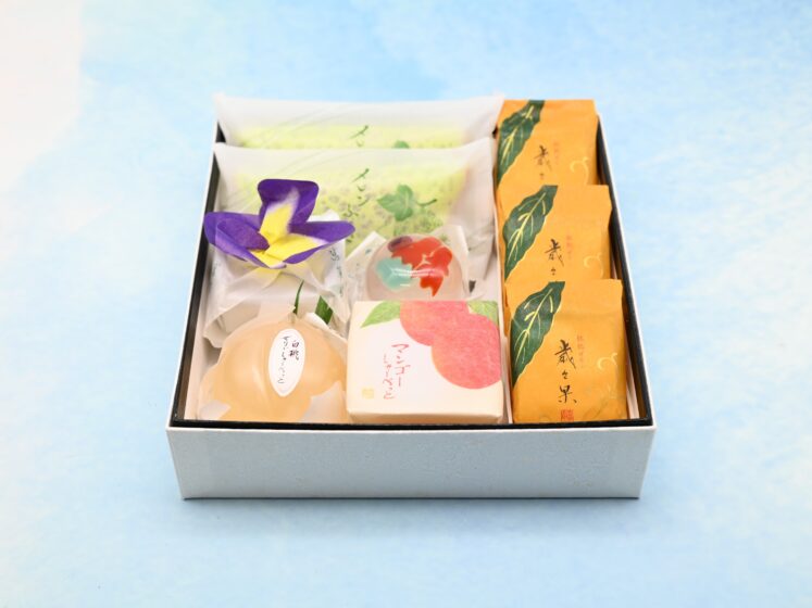 EARLY SUMMER GIFT BOX MEDIUM 2026