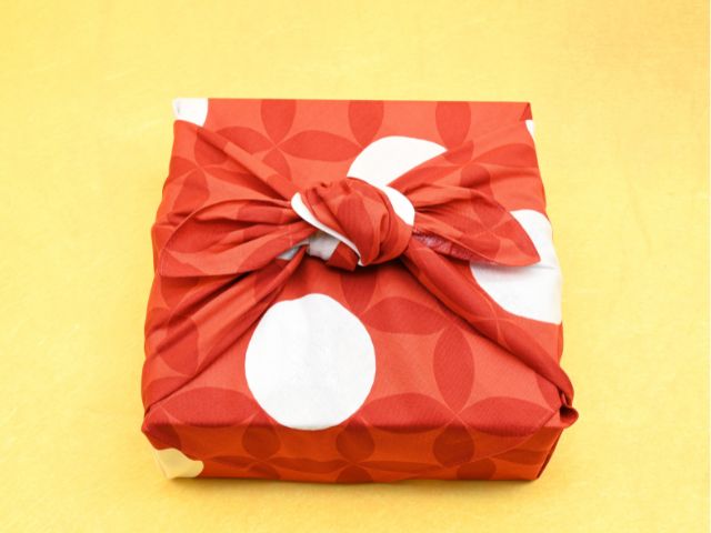 HOLIDAY GIFT BOX LL